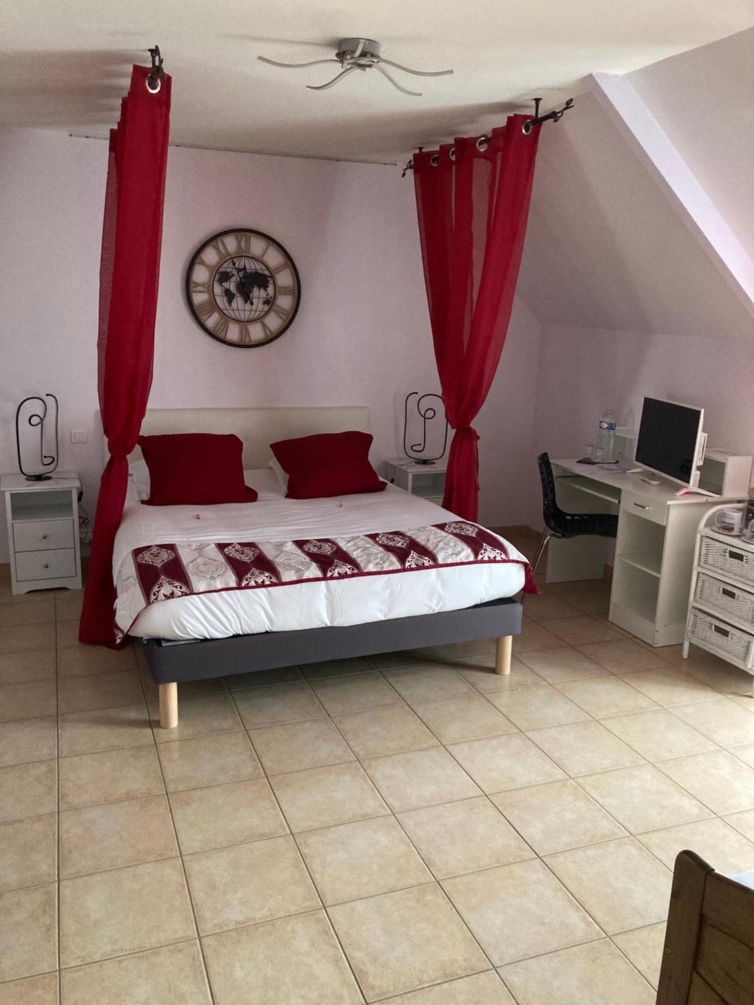 La Grande Mare Hotel Saint Benoit des Ondes Bagian luar foto