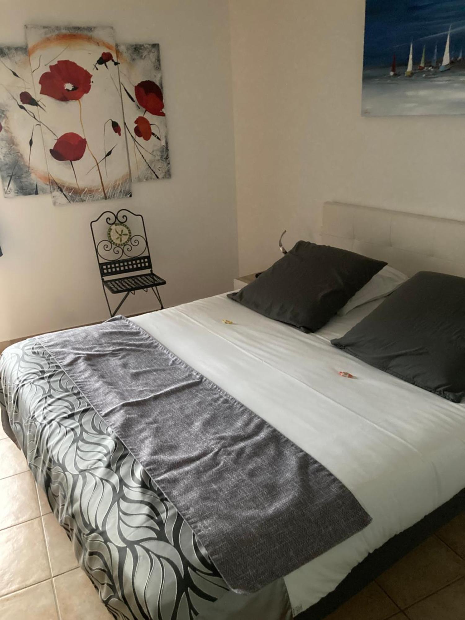 La Grande Mare Hotel Saint Benoit des Ondes Bagian luar foto